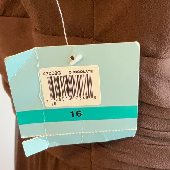 Chocolate flowy formal dress. - Picture 5 of 5